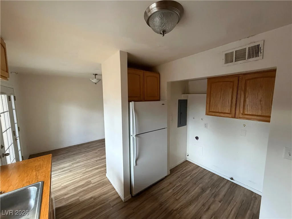 6120 Meadowhaven, Las Vegas, NV 89103