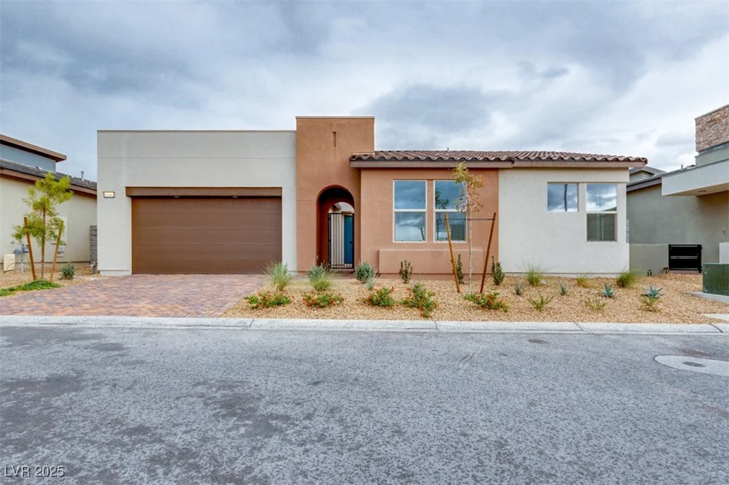 10381 Hanging Lake, Las Vegas, NV 89166