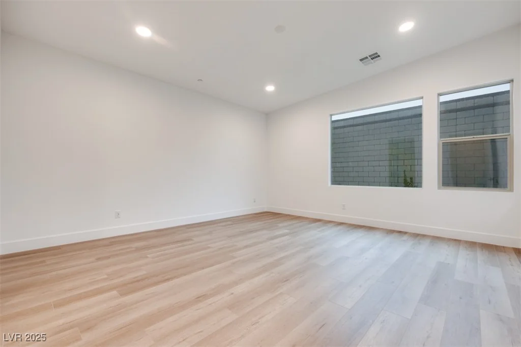 10381 Hanging Lake, Las Vegas, NV 89166