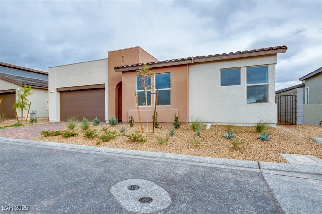 10381 Hanging Lake, Las Vegas, NV 89166
