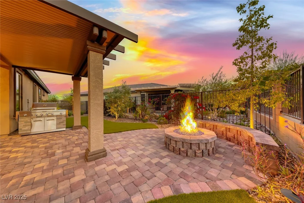 11 Desert Ivy, Henderson, NV 89011
