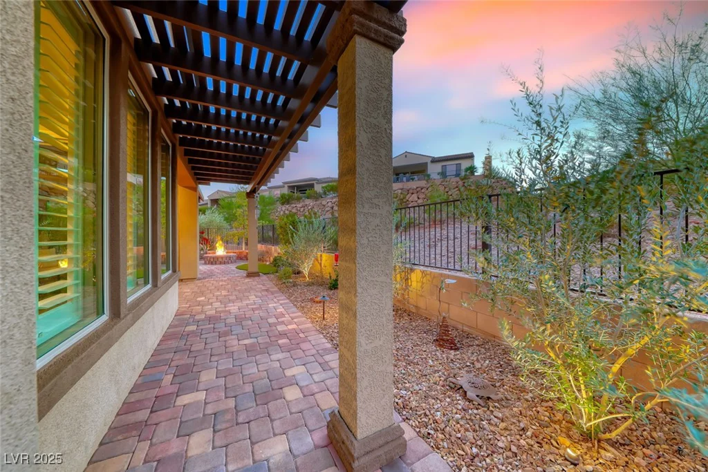 11 Desert Ivy, Henderson, NV 89011