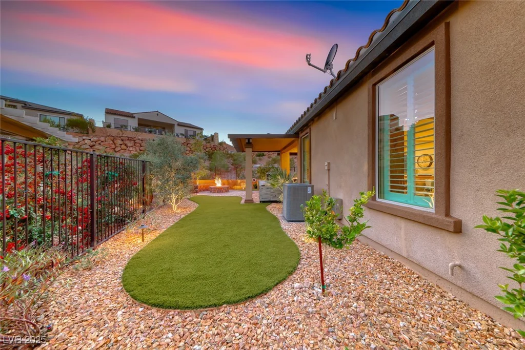 11 Desert Ivy, Henderson, NV 89011