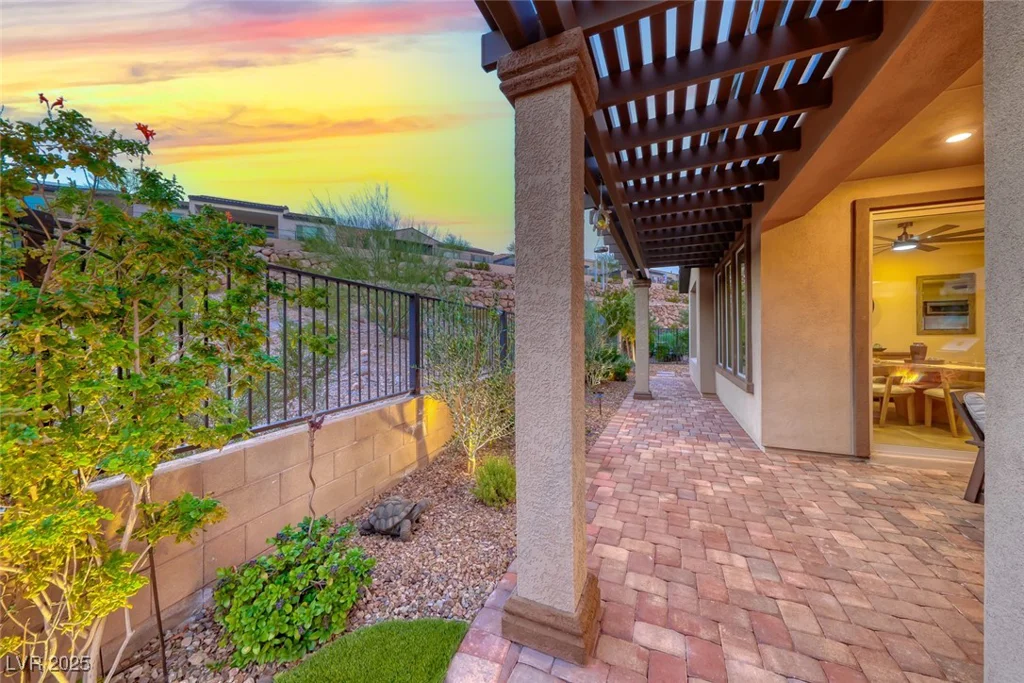 11 Desert Ivy, Henderson, NV 89011