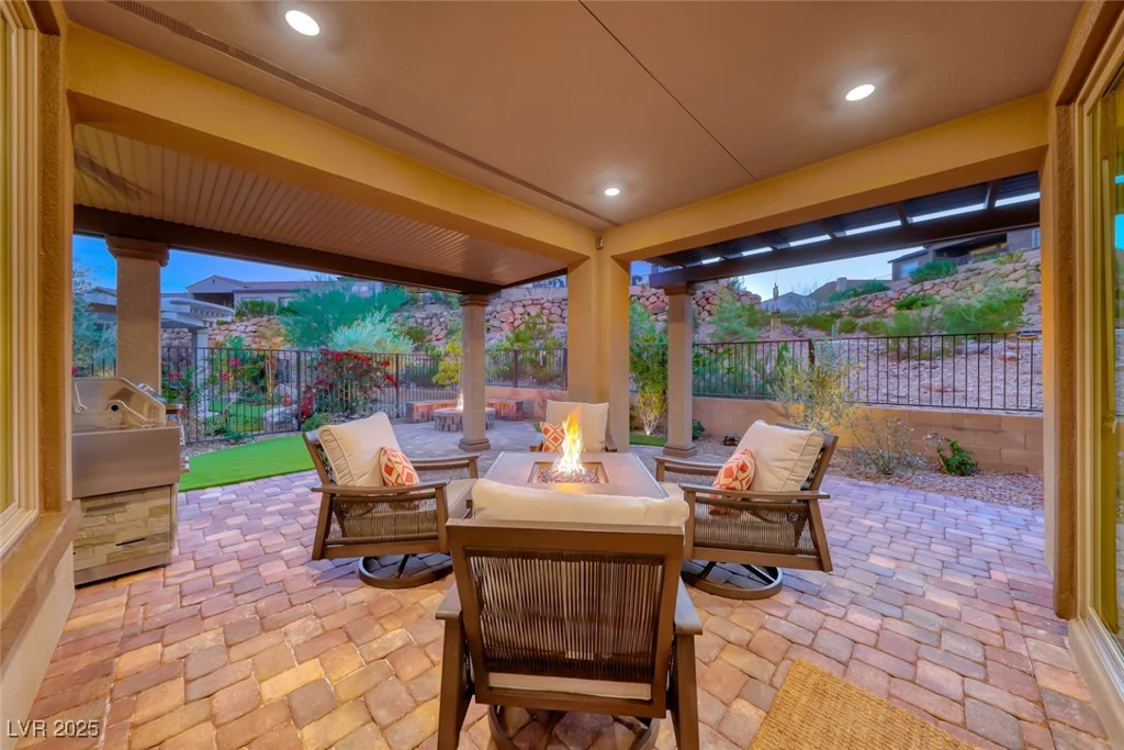 11 Desert Ivy, Henderson, NV 89011