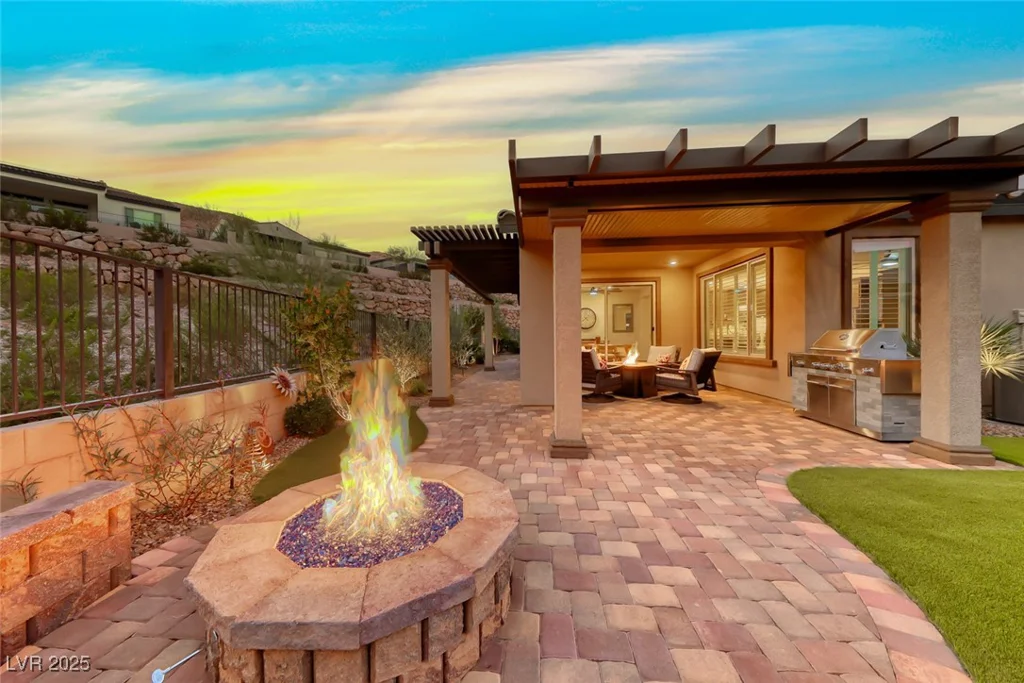 11 Desert Ivy, Henderson, NV 89011
