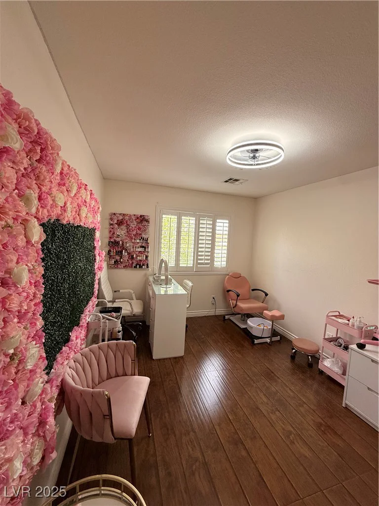 6643 Montezuma Castle, North Las Vegas, NV 89084