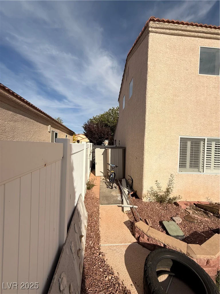 6643 Montezuma Castle, North Las Vegas, NV 89084