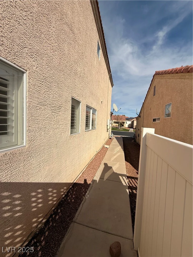 6643 Montezuma Castle, North Las Vegas, NV 89084
