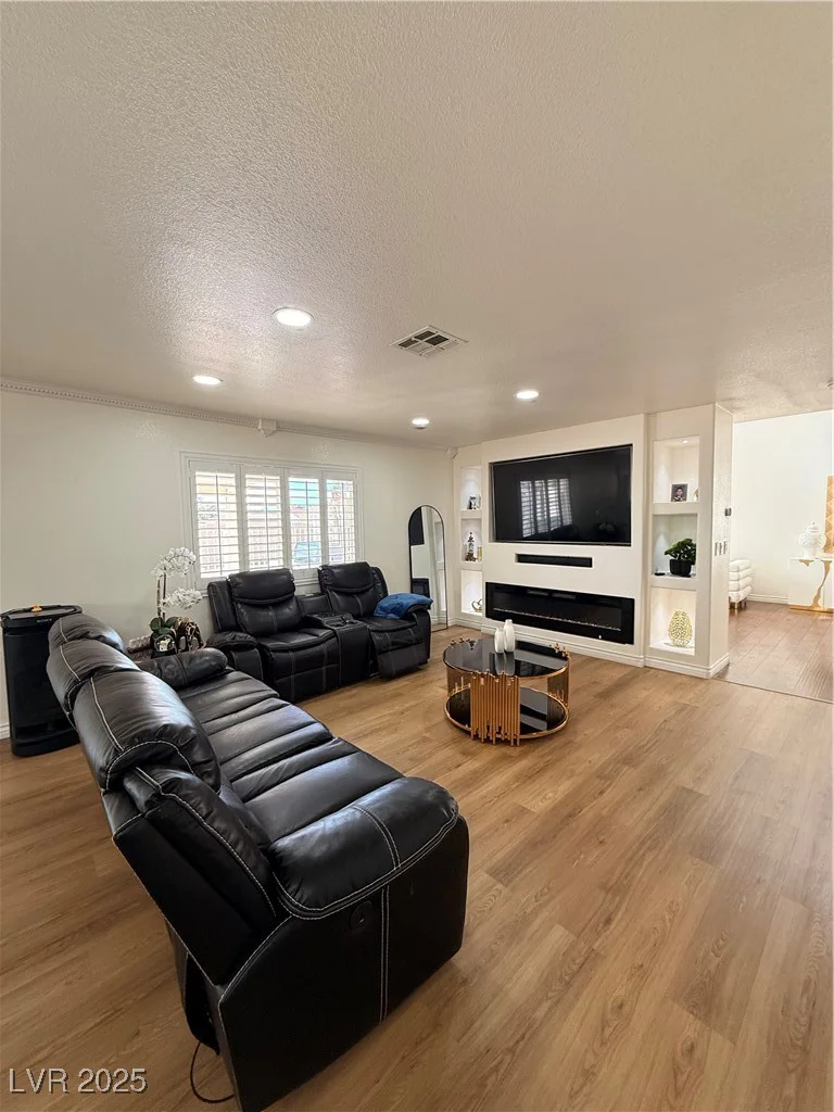 6643 Montezuma Castle, North Las Vegas, NV 89084