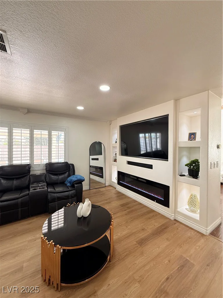 6643 Montezuma Castle, North Las Vegas, NV 89084