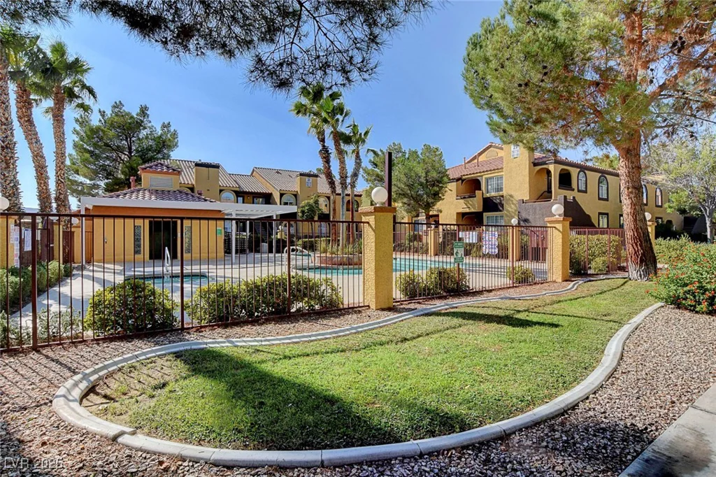 7950 Flamingo, Las Vegas, NV 89147