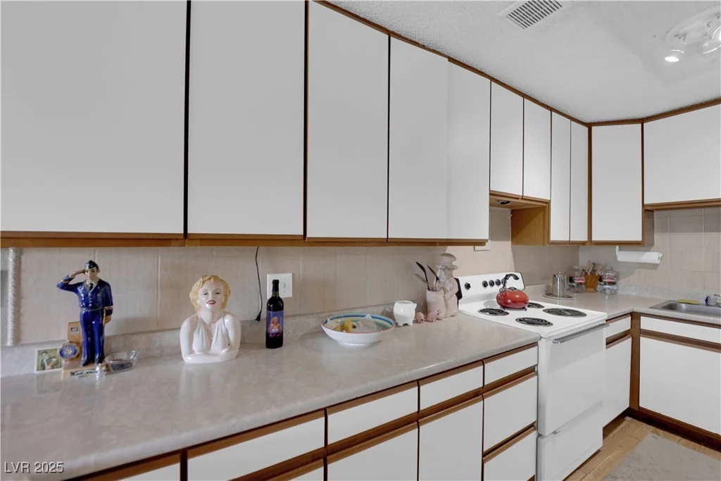 95 Windmill, Las Vegas, NV 89123