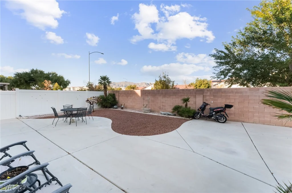6738 Cinnabar Coast, North Las Vegas, NV 89084