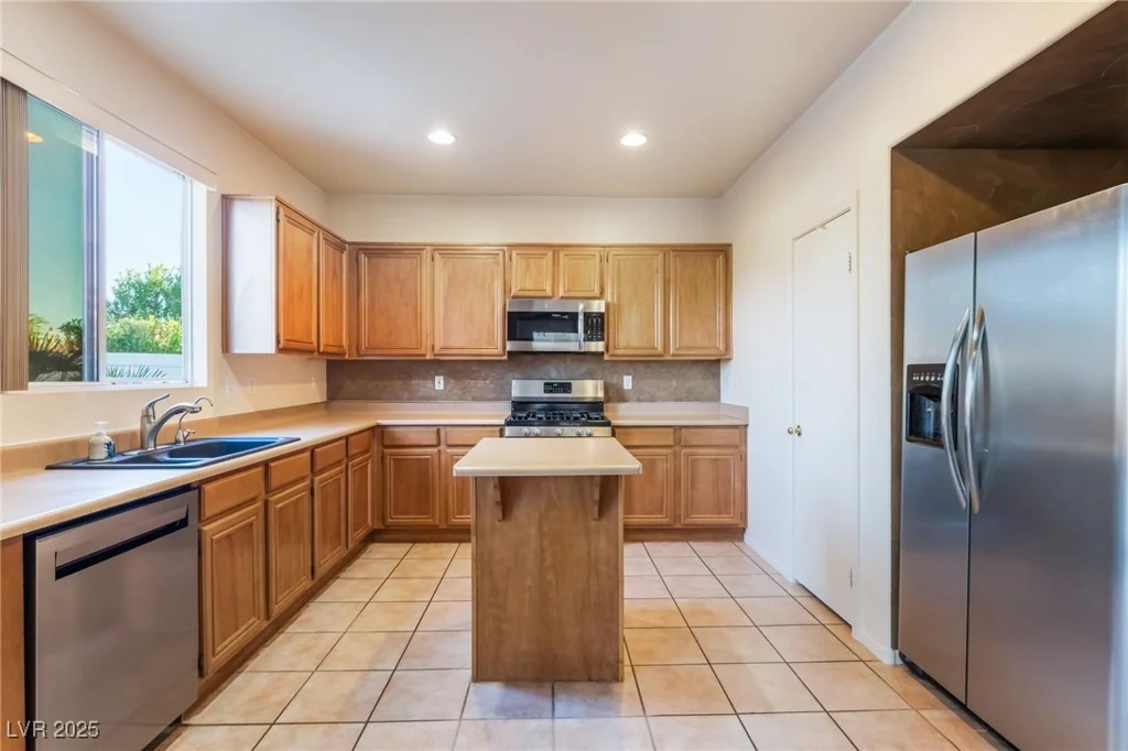 6738 Cinnabar Coast, North Las Vegas, NV 89084