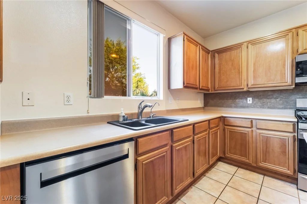 6738 Cinnabar Coast, North Las Vegas, NV 89084