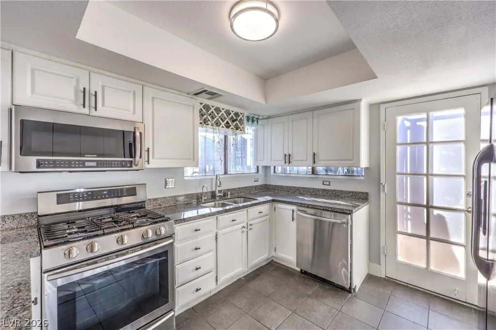 7753 Cherry River, Las Vegas, NV 89145