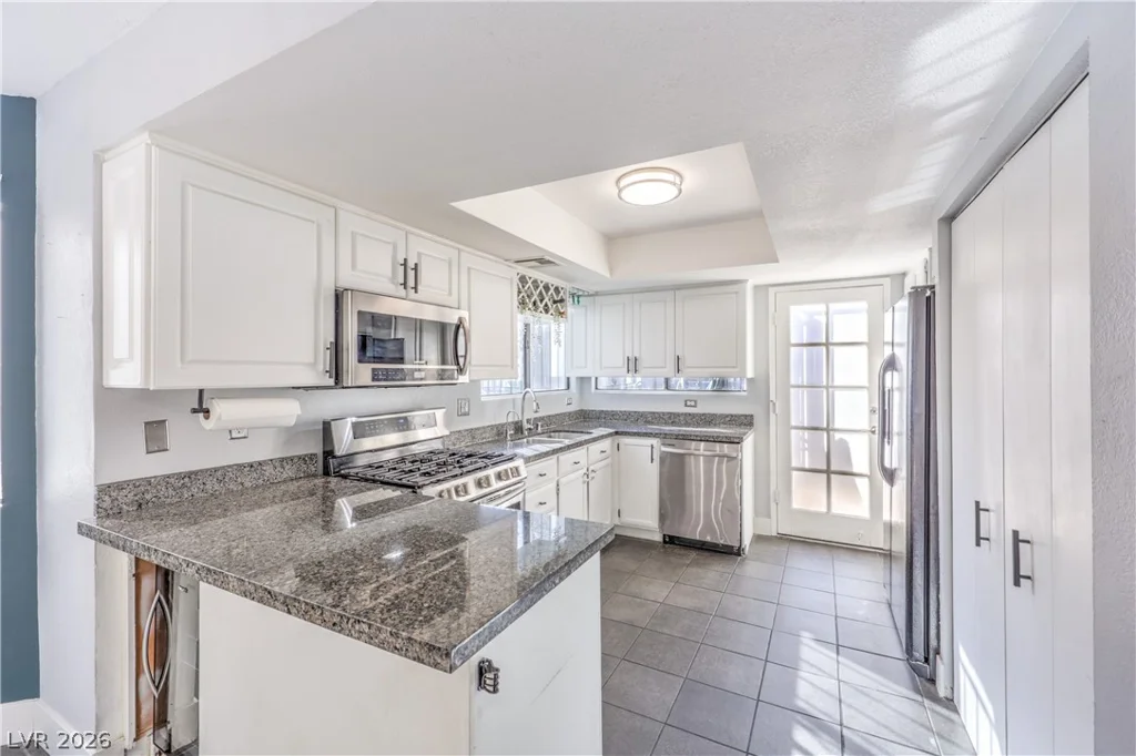 7753 Cherry River, Las Vegas, NV 89145