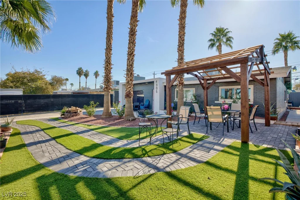 4305 Vegas Valley, Las Vegas, NV 89121