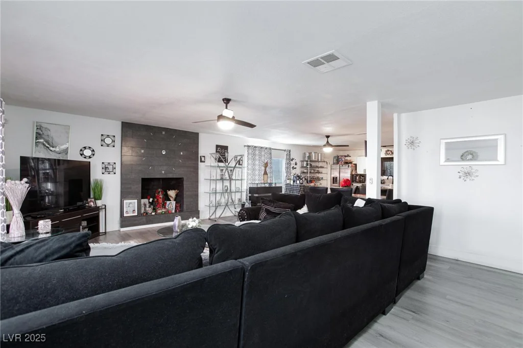 4305 Vegas Valley, Las Vegas, NV 89121