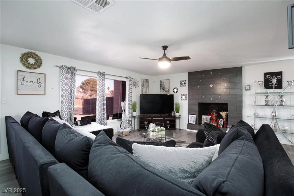 4305 Vegas Valley, Las Vegas, NV 89121