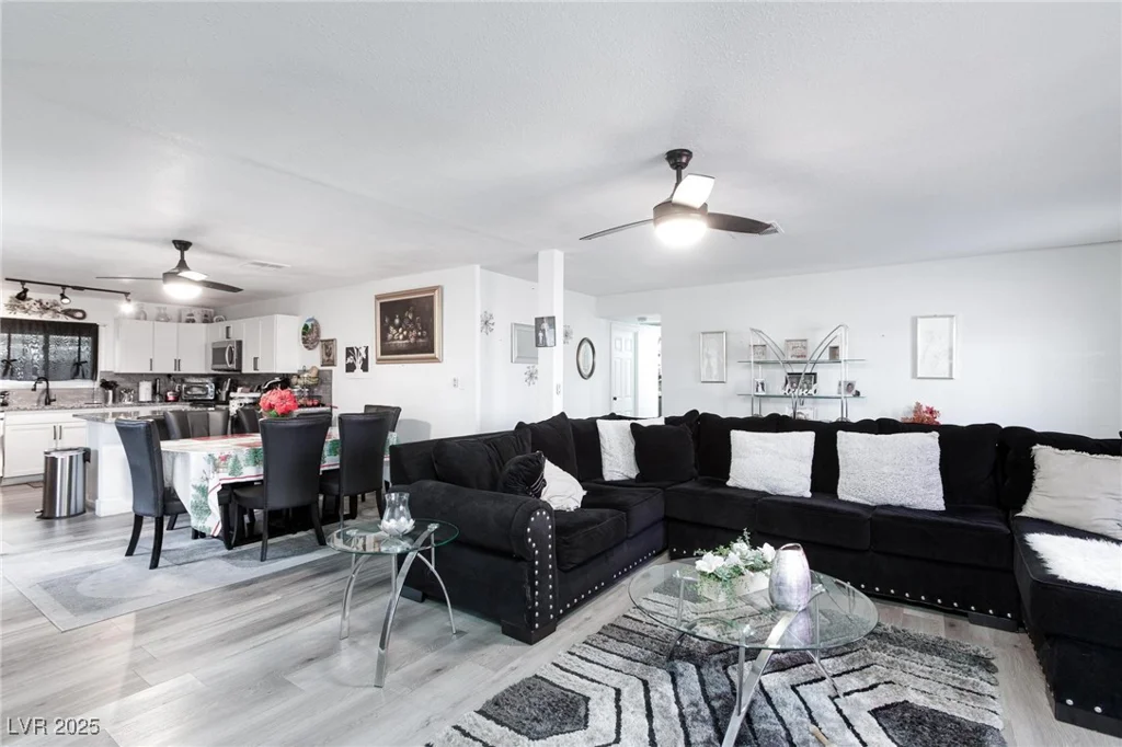 4305 Vegas Valley, Las Vegas, NV 89121