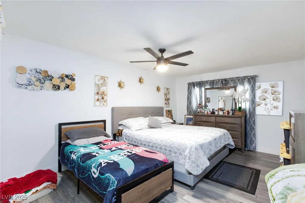 4305 Vegas Valley, Las Vegas, NV 89121