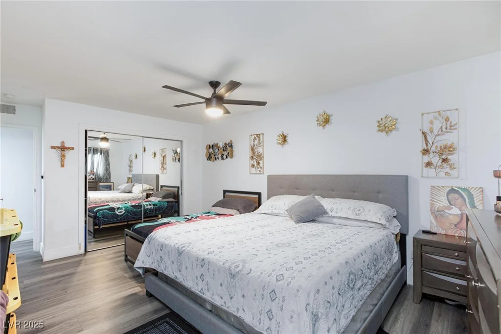 4305 Vegas Valley, Las Vegas, NV 89121