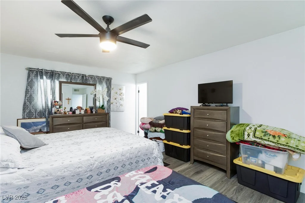 4305 Vegas Valley, Las Vegas, NV 89121