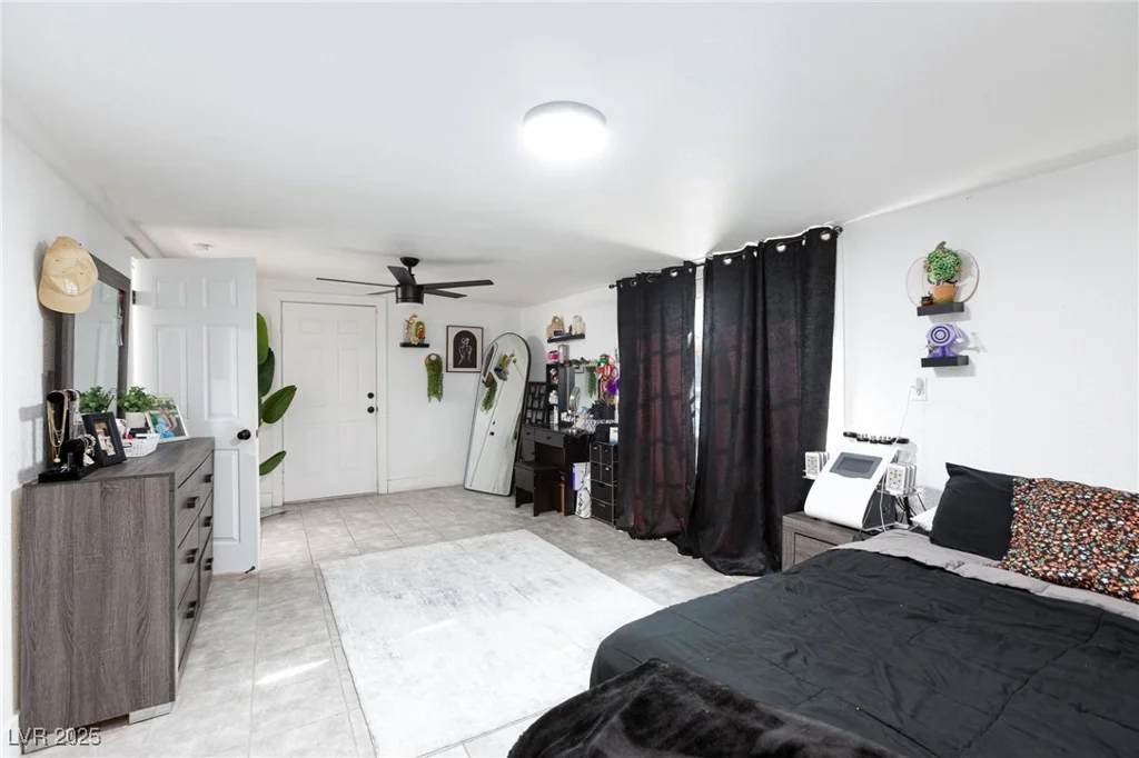 4305 Vegas Valley, Las Vegas, NV 89121