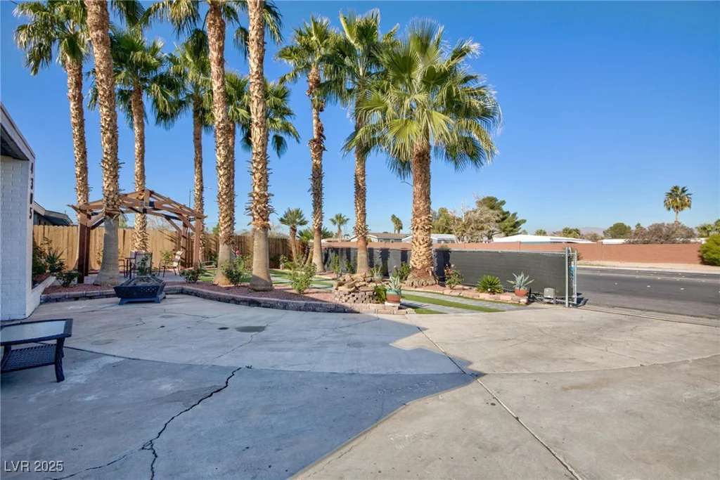 4305 Vegas Valley, Las Vegas, NV 89121