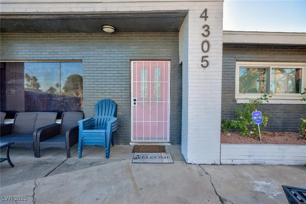 4305 Vegas Valley, Las Vegas, NV 89121