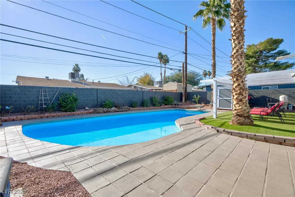4305 Vegas Valley, Las Vegas, NV 89121