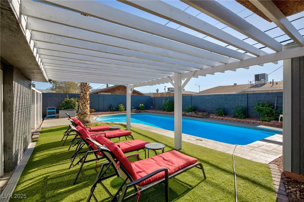 4305 Vegas Valley, Las Vegas, NV 89121