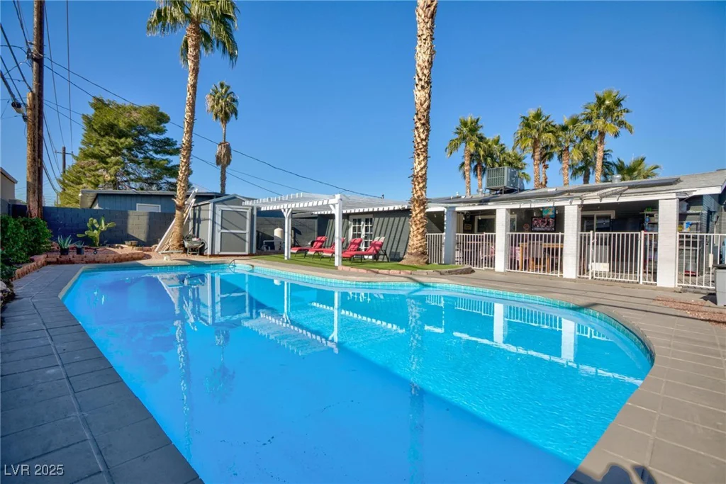 4305 Vegas Valley, Las Vegas, NV 89121
