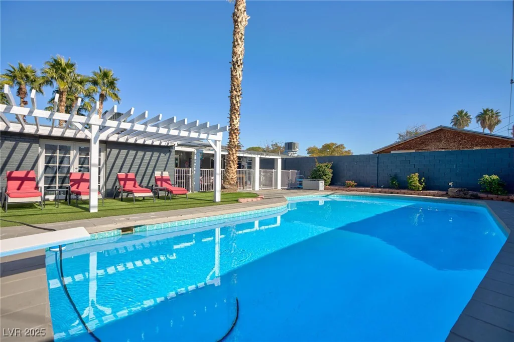 4305 Vegas Valley, Las Vegas, NV 89121