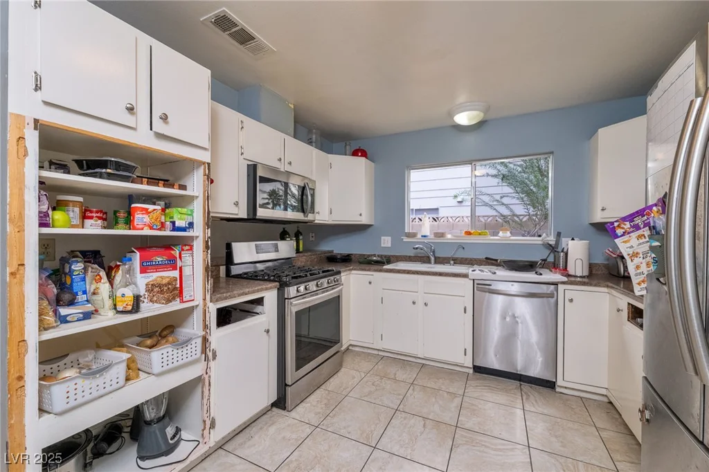 5630 Neosho, Las Vegas, NV 89120