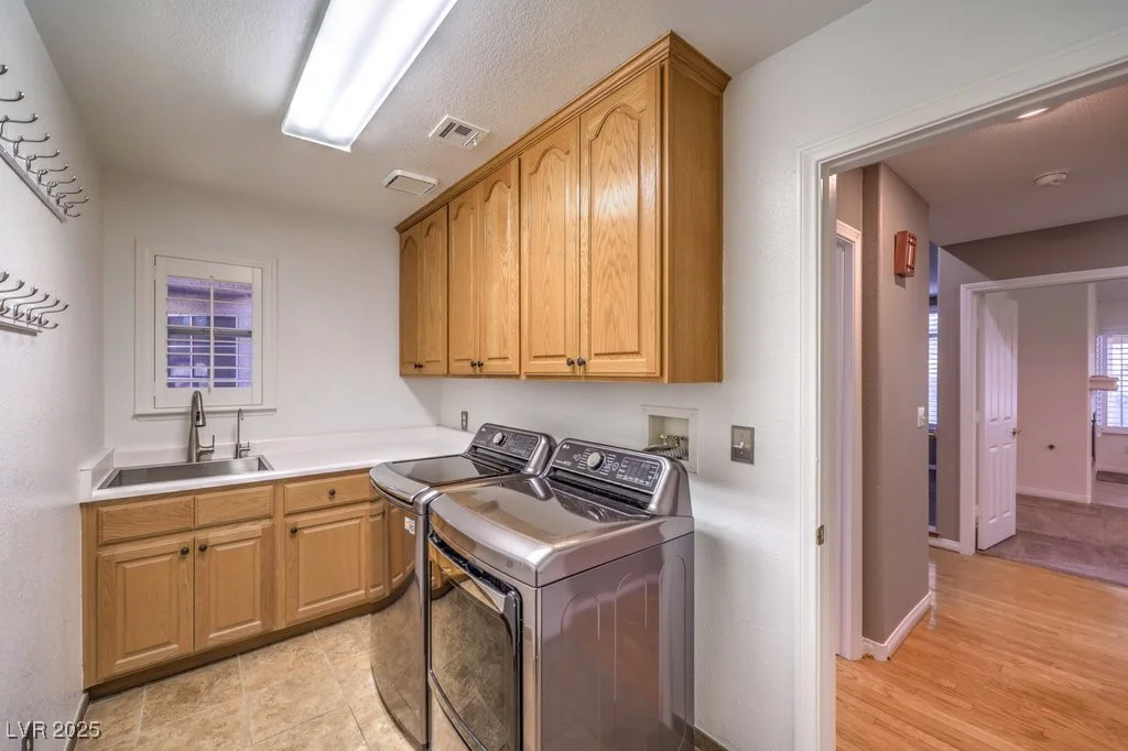 7809 Waterfalls, Las Vegas, NV 89128