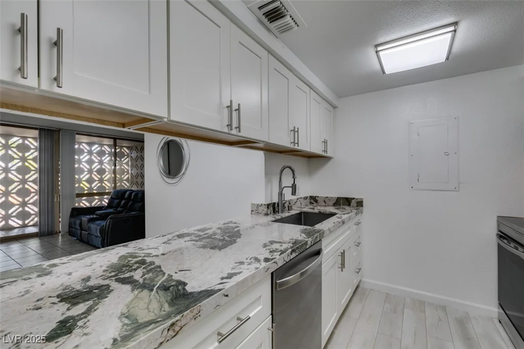 205 Harmon, Las Vegas, NV 89169