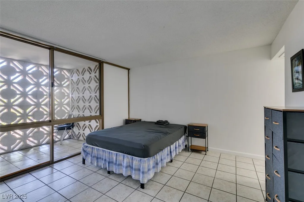 205 Harmon, Las Vegas, NV 89169