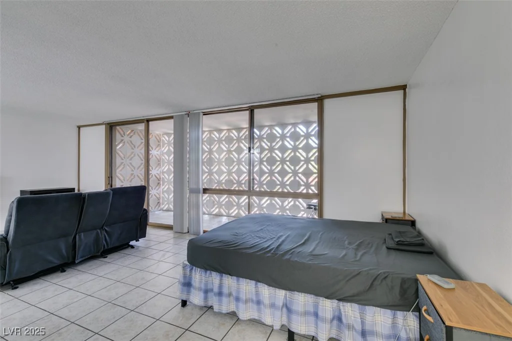 205 Harmon, Las Vegas, NV 89169