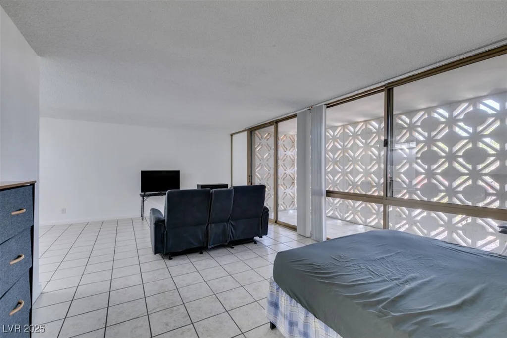 205 Harmon, Las Vegas, NV 89169