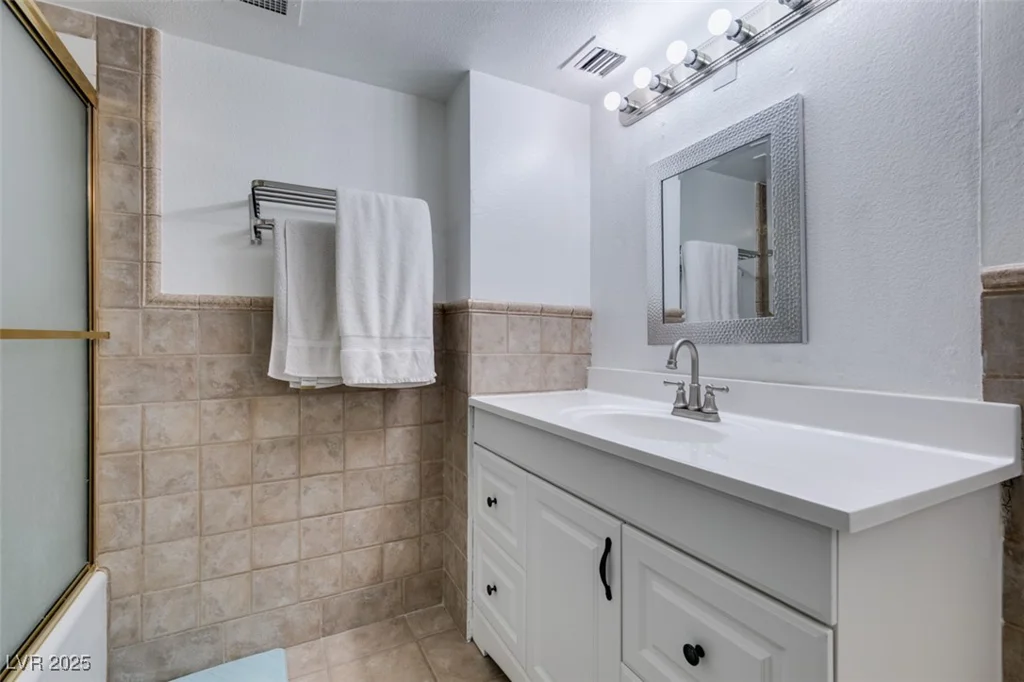 205 Harmon, Las Vegas, NV 89169