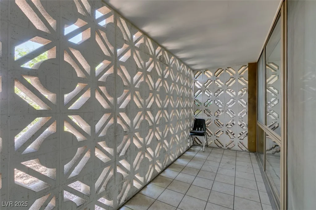 205 Harmon, Las Vegas, NV 89169