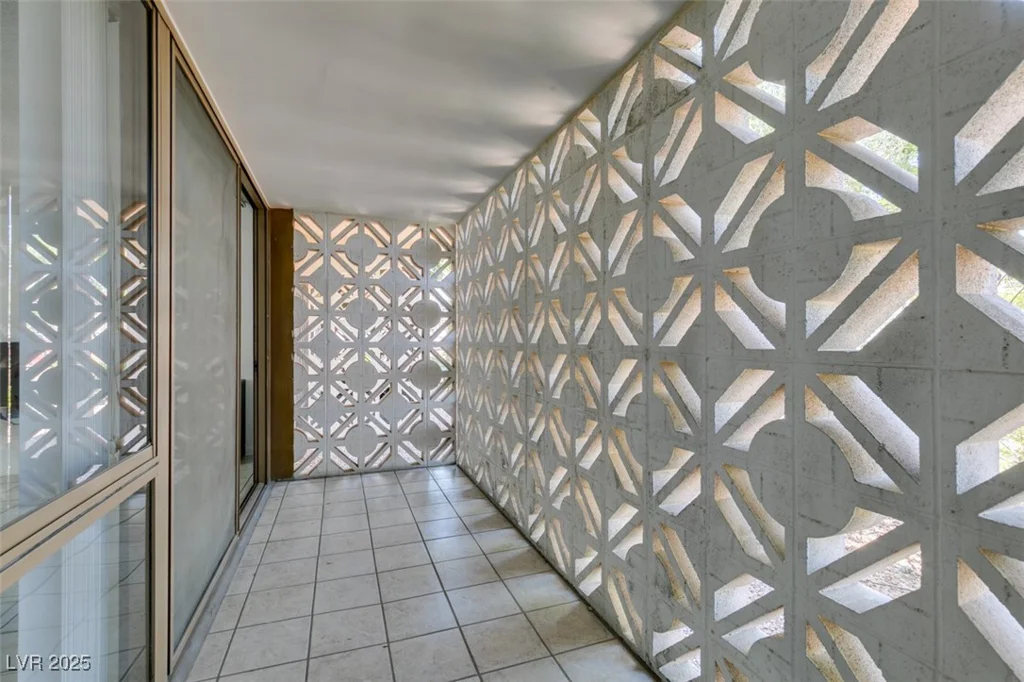 205 Harmon, Las Vegas, NV 89169