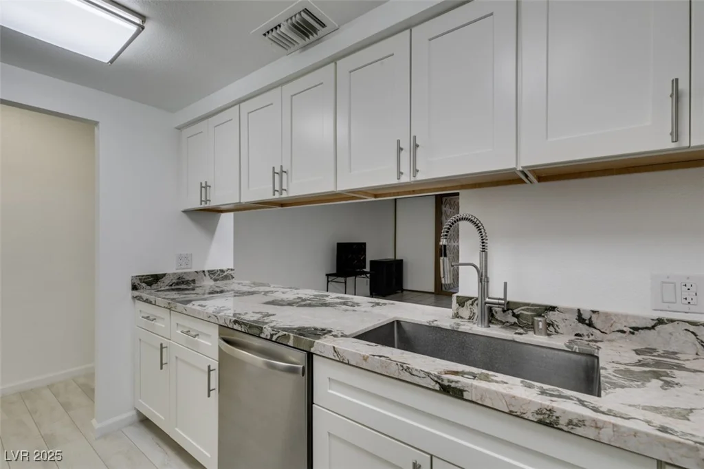 205 Harmon, Las Vegas, NV 89169