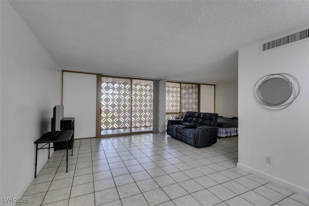 205 Harmon, Las Vegas, NV 89169