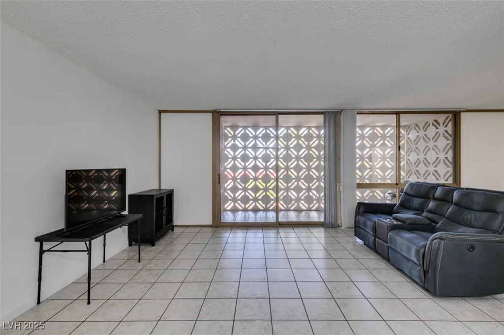 205 Harmon, Las Vegas, NV 89169