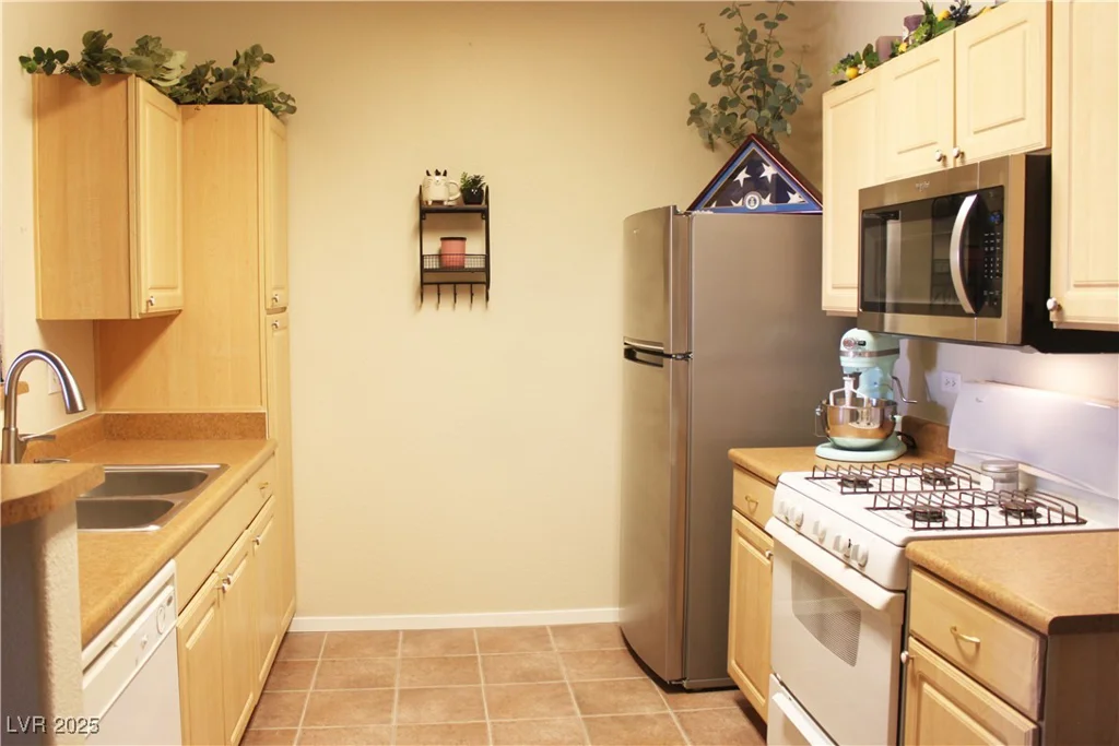 8250 Grand Canyon, Las Vegas, NV 89166