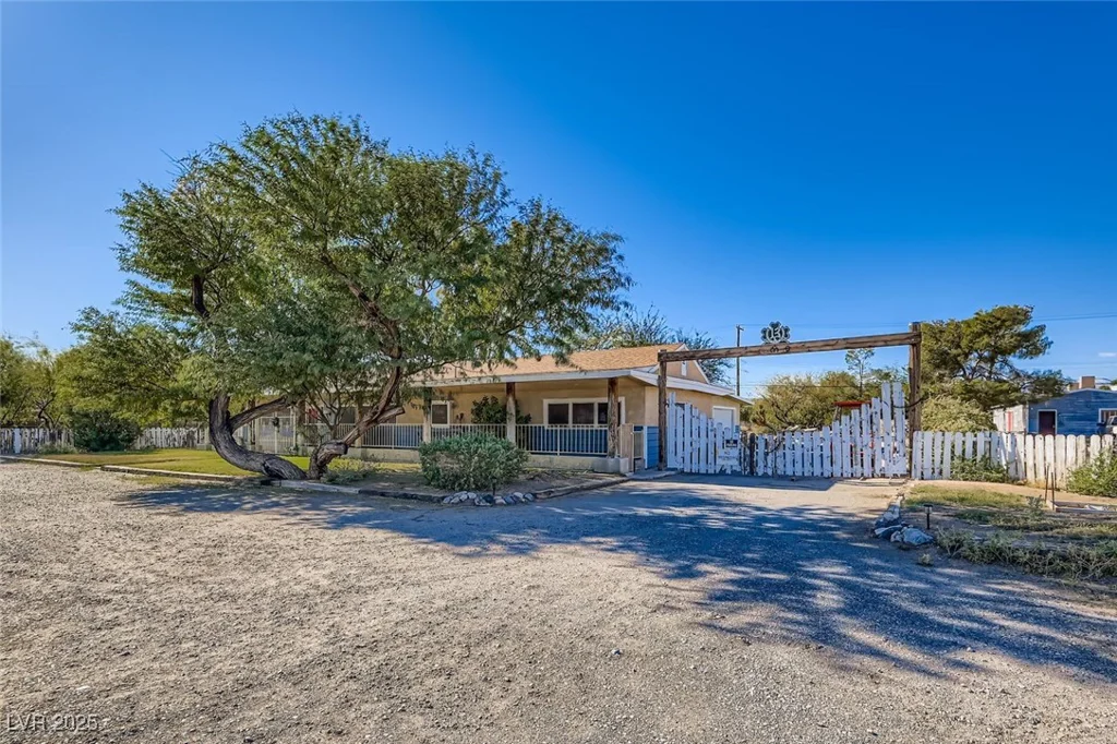 1233 Comstock, Las Vegas, NV 89106